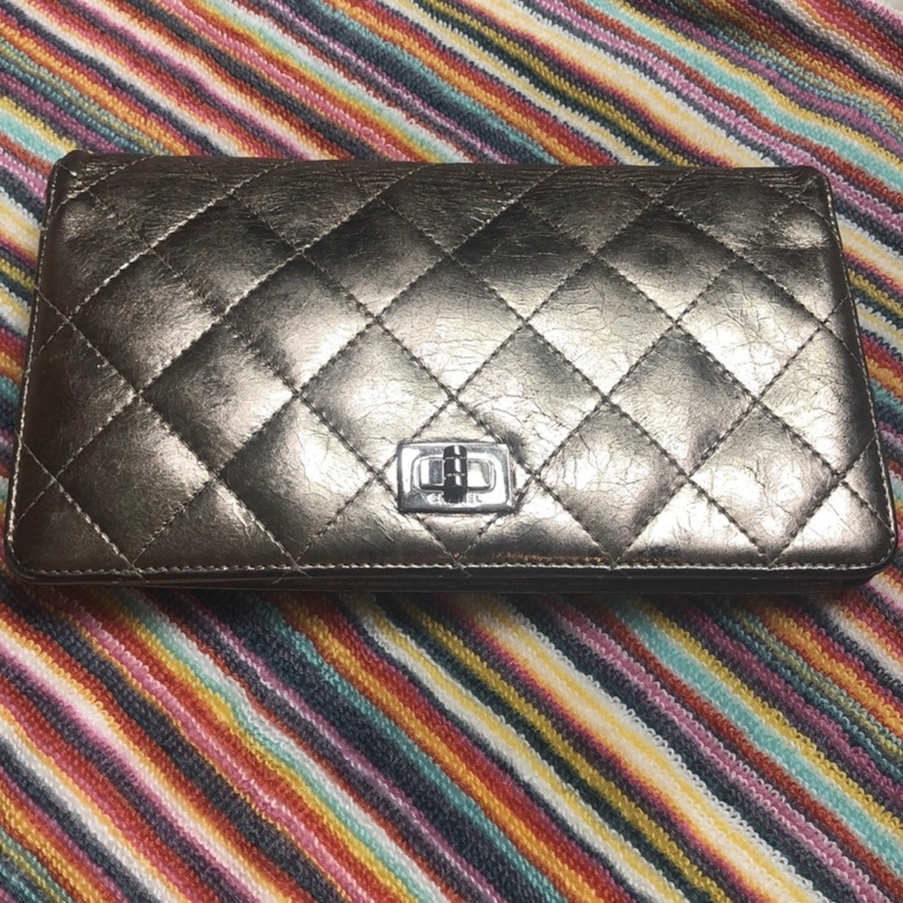 CHANEL DIAMOND LAMBSKIN QUILT RARE SILVER BIFOLD